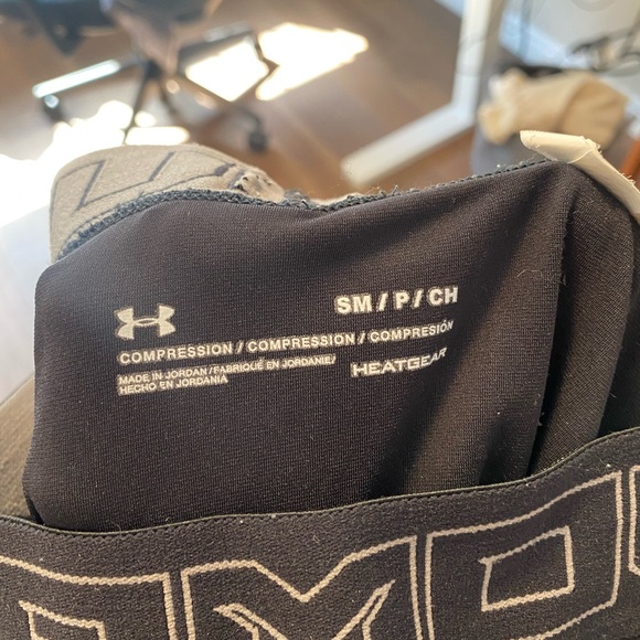 Under armour lightweight compression tights - Picture 3 of 3